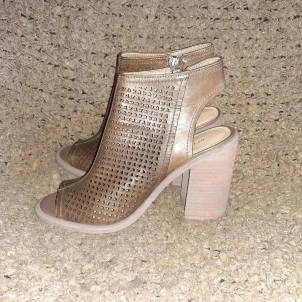 Elegant Tan Peep-Toe Heeled Sandals